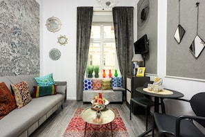 Basic Apartment | 1 bedroom, soundproofing, iron/ironing board, cribs/infant beds - Native Apartments Studencka 25 (Kraków)