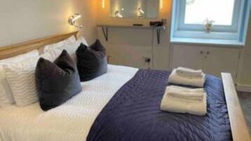 3 slaapkamers, een strijkplank/strijkijzer, wifi, beddengoed