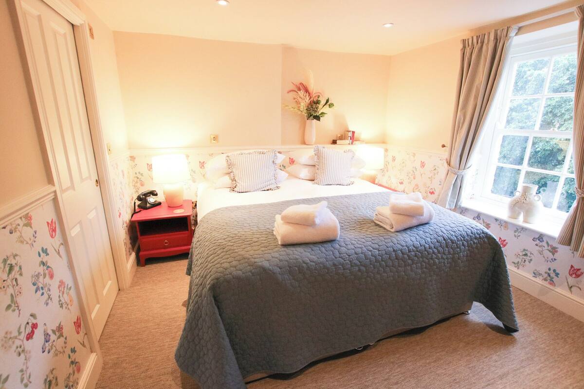 Superior Double or Twin Room | 1 bedroom, individually decorated, individually furnished, desk