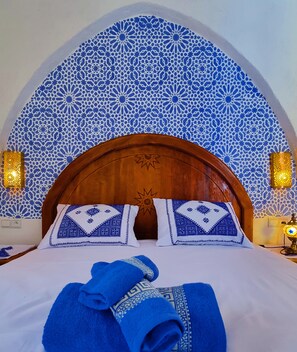 Panoramic Suite | Bathroom | Separate bathtub and shower, rainfall showerhead, hair dryer, towels