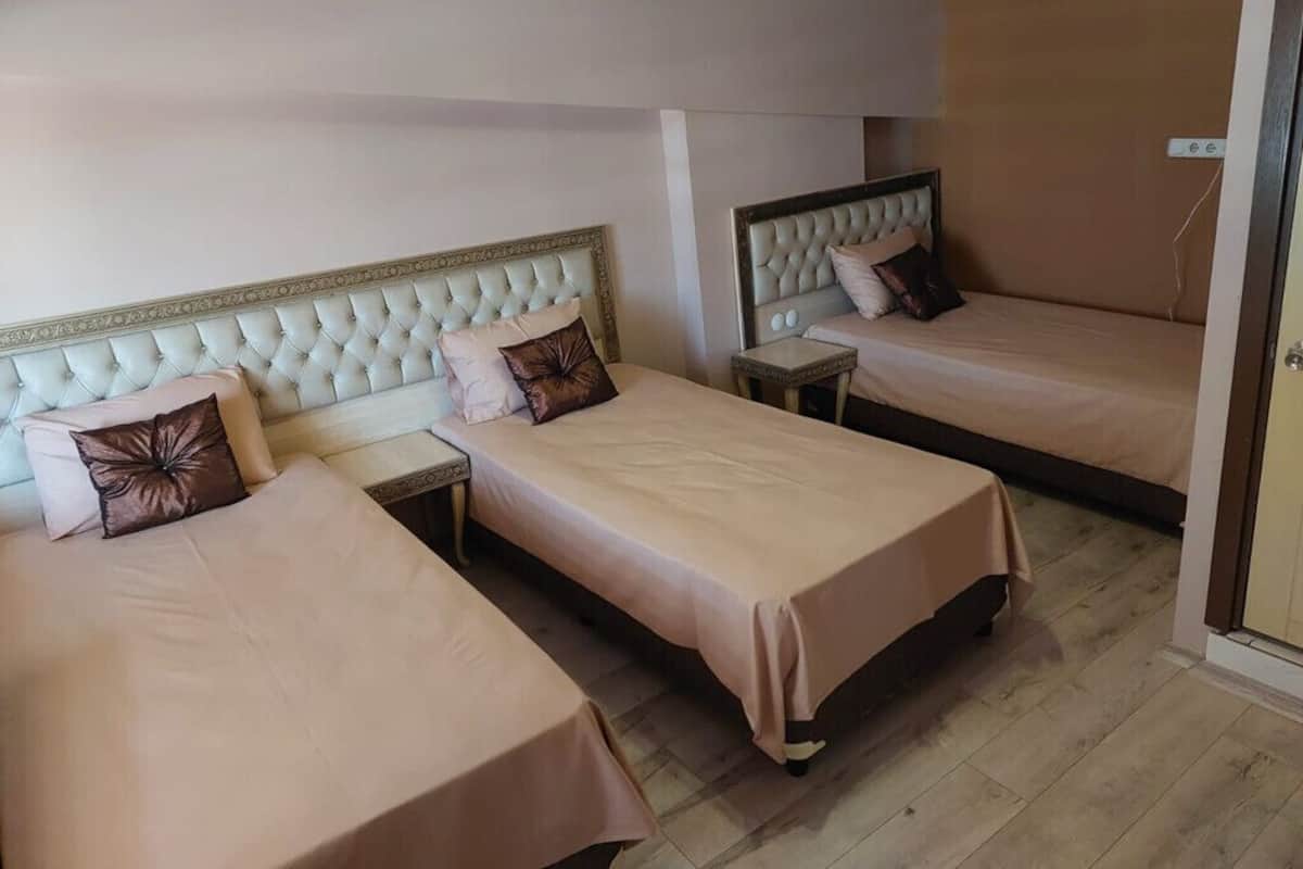 Familie vierpersoonskamer | 2 slaapkamers, luxe beddengoed, een bureau, een strijkplank/strijkijzer