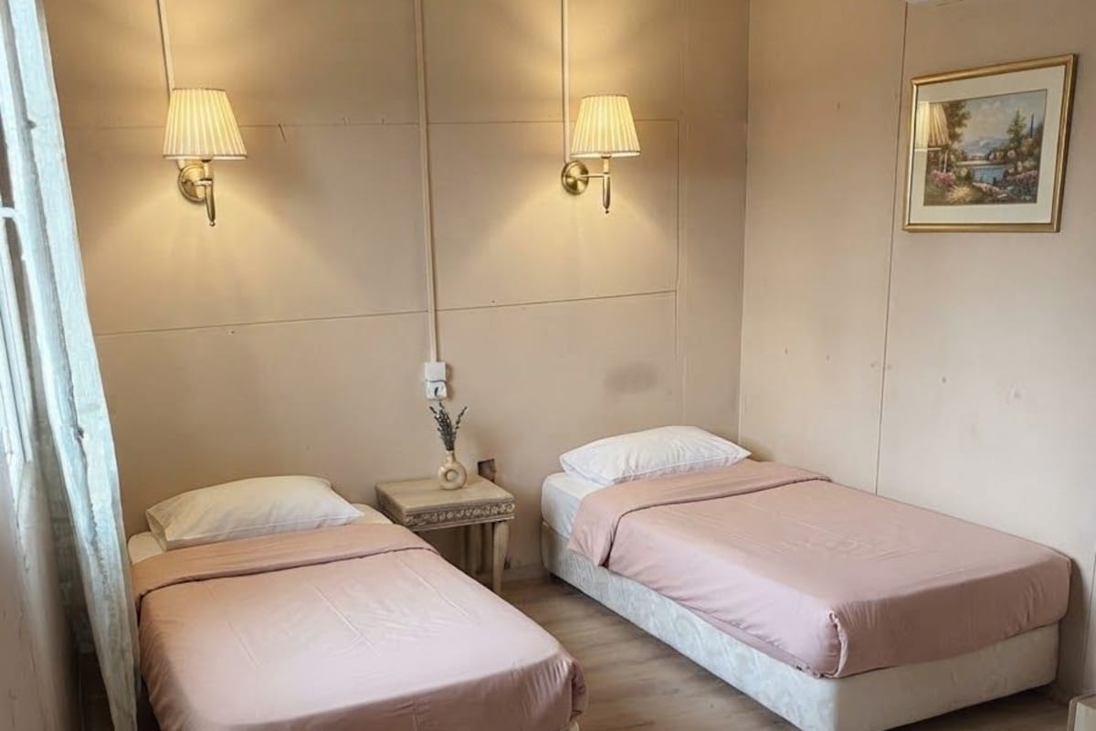 Standard Single Room | Premium bedding, desk, iron/ironing board (on request), WiFi (free)