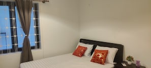 Deluxe Double Room | Minibar, in-room safe, individually decorated, individually furnished - Villa Samnang Boutique Hotel (Phnom Penh)