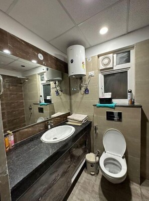 Shower, hair dryer, towels, soap - MSD   Nest (Greater Noida)