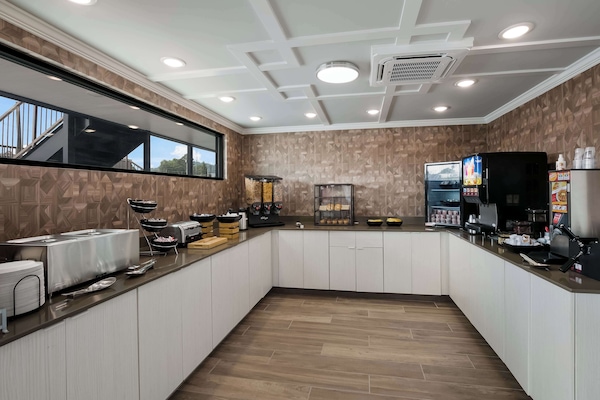 Tägliches inbegriffenes großes Frühstück