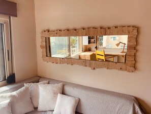 Apartment, 2 Schlafzimmer, Balkon, Bergblick | Wohnbereich