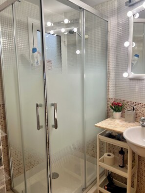 Hair dryer, towels, soap, toilet paper - Beautiful flat in the center only for you (Barcelona)