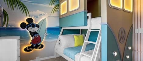 5 bedrooms, travel crib, WiFi, bed sheets