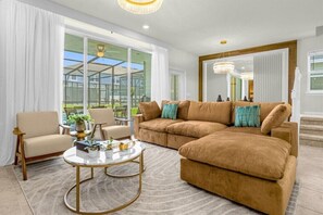 TV - 5 Bedrooms/ 4 Bathrooms/ Windsor Island (4310 LA) (Davenport)