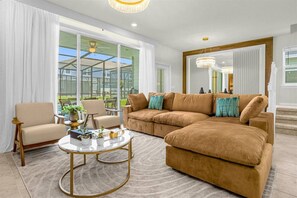 TV - 5 Bedrooms/ 4 Bathrooms/ Windsor Island (4310 LA) (Davenport)