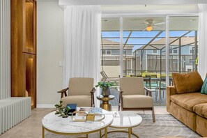 TV - 5 Bedrooms/ 4 Bathrooms/ Windsor Island (4310 LA) (Davenport)