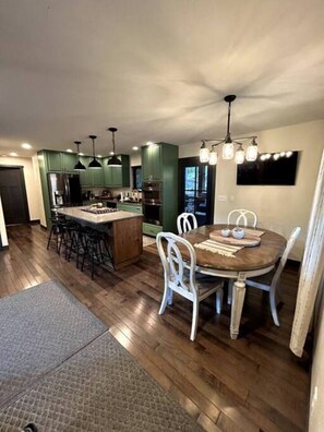 Dining - NEW: North Slope Lodge with Hot Tub! (Lead)