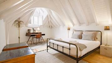 Desk, iron/ironing board, free WiFi, bed sheets