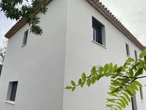 Exterior detail - Villa Provençale Neuve Avec Piscine (Gémenos)