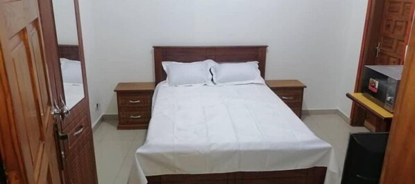 4 bedrooms - Apartment 3 Upstairs 4 bedroom/ 3 bathroom (Dakar)