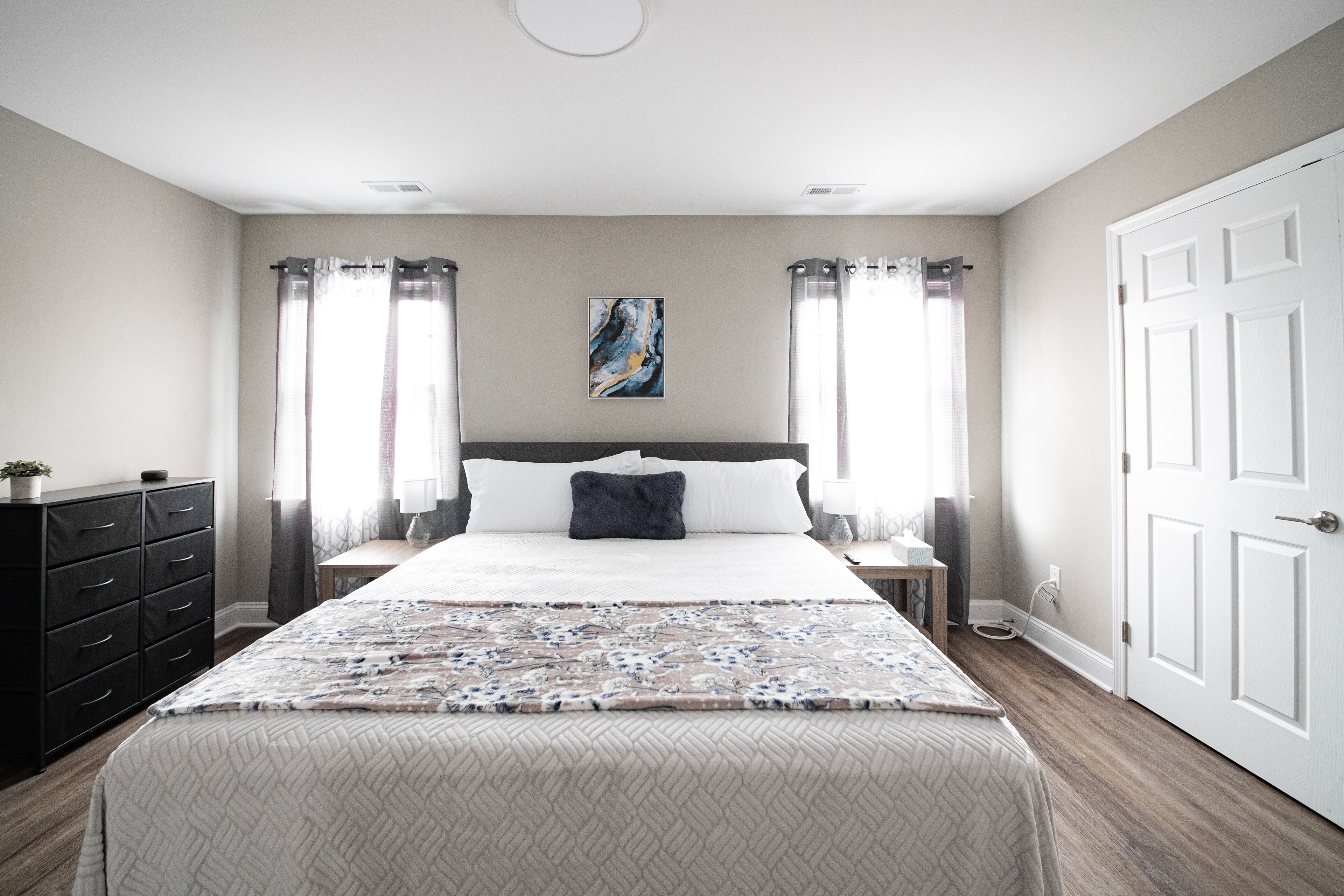 4 bedrooms, desk, iron/ironing board, WiFi (free)