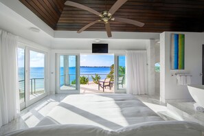 1 bedroom, iron/ironing board, free WiFi, bed sheets - Amalfi beachfront villa (Providential)
