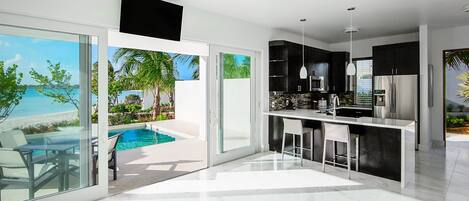 Kjøleskap, mikrobølgeovn, ovn og brødrister