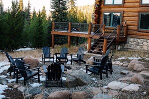 Terrace/patio - Ranch Creek Log Home (Fraser)