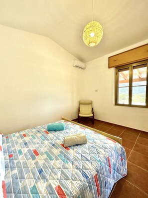 1 slaapkamer, een strijkplank/strijkijzer, wifi, beddengoed