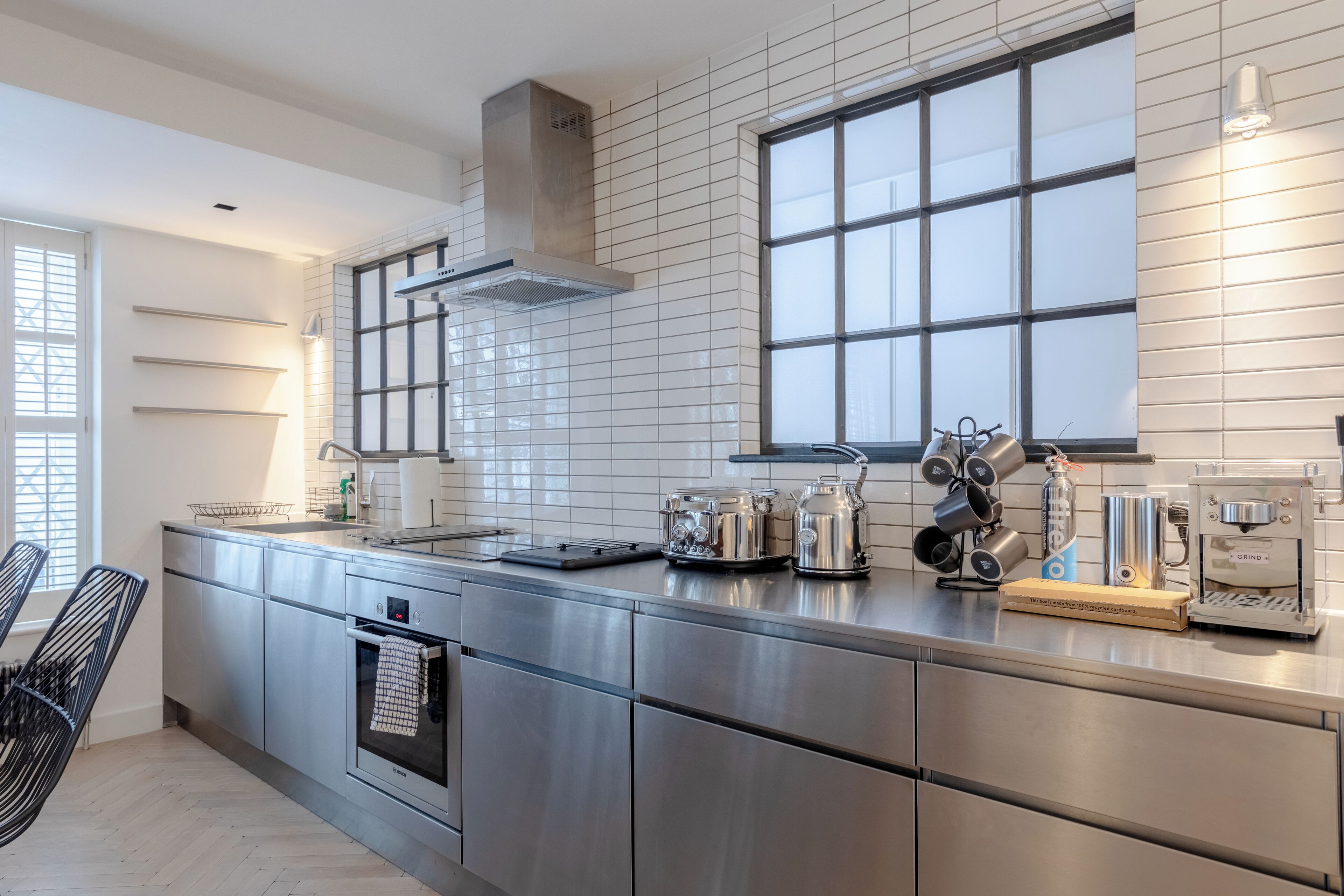 Fridge, oven, stovetop, dishwasher