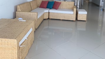 Cabin, 4 Bedrooms, Accessible, Smoking | Living room