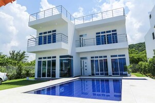 Fachada de la propiedad