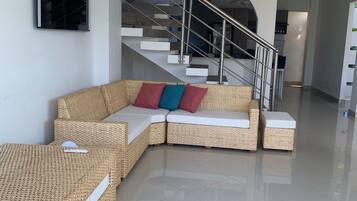 Cabin, 4 Bedrooms, Accessible, Smoking | Living room