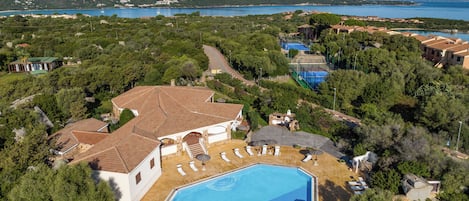 Appartement, 2 chambres, patio | Piscine | Piscine extérieure