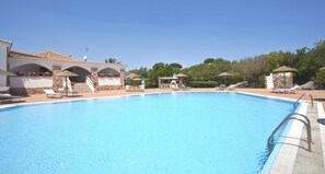 Departamento, 2 habitaciones, patio | Alberca | Alberca al aire libre 