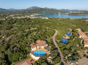 Exterior - Chic Villa Antonina 2 Bedroom Apartment Sleeps 6 (Golfo Aranci)