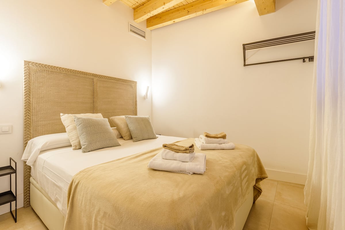 Standard Apartment | 1 bedroom, cots/infant beds, free WiFi, bed sheets