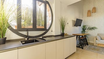 Studio | Private kitchen | Mini-fridge, stovetop, espresso maker, toaster
