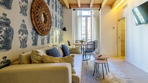 Standard Apartment | Living area | 40-inch Smart TV with satellite channels - Stay Unique Apartments Plaza del Marqués (Málaga)
