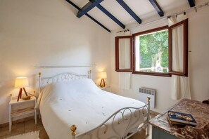 1 dormitorio y ropa de cama