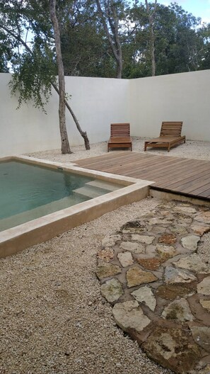 Habitación, 3 habitaciones, patio, vista a la alberca | Alberca | Alberca al aire libre 