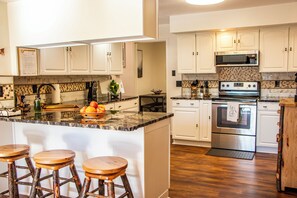 Fridge, microwave, oven, stovetop - Welcome to Dells Escape: A Historic Getaway on Dells Mill Pond (Augusta)