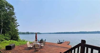 ❤Spacious 3 BR Lake House on Lake Lauzon w/Deck!❤