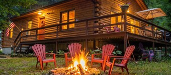 Cozy, pet friendly cabin minutes to lake George village. Sleeps 6