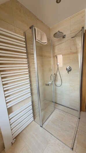 Shower, towels