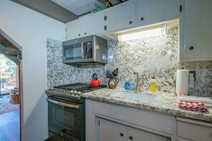 Eenvoudig huisje | Privékeuken | Een broodrooster