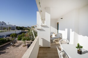 Outdoor dining - Bilocale-Apartment-Balcony-Private Bathroom (Ostuni)
