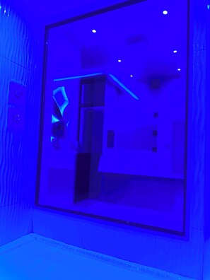 Romantic Room, Non Smoking | Bathroom | Shower, rainfall showerhead, towels, soap - Imperial Suites (Dearborn)