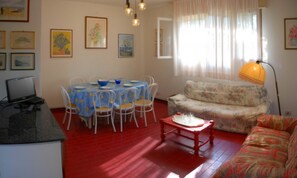 Villa, 3 habitaciones, patio, vista al jardín | Comedor