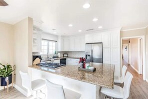 Private kitchen - Foothills Haven | Families&Pups | 15min to Beaches (La Mesa)