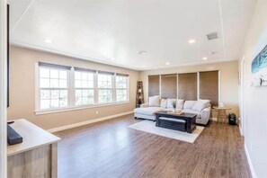 Living area - Foothills Haven | Families&Pups | 15min to Beaches (La Mesa)