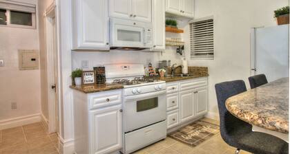 Cozy Uptown Whittier Sleeps 4 , 25 mins. to Disneyland