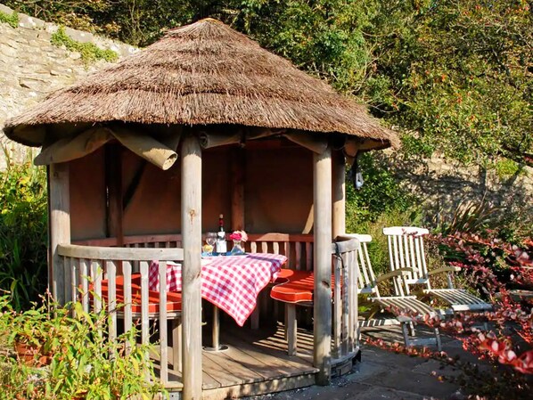 Property grounds - Slade Cottage (Bridgend)