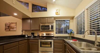 Charming 2BR-2BA by BlueBarrelHomes