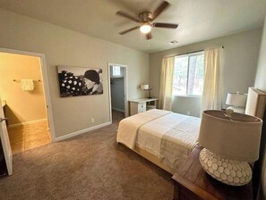 4 habitaciones, escritorio, wifi gratis y ropa de cama 
